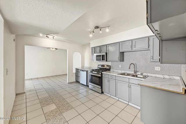 5655 S Cedar Breaks Drive, Tucson, AZ 85706