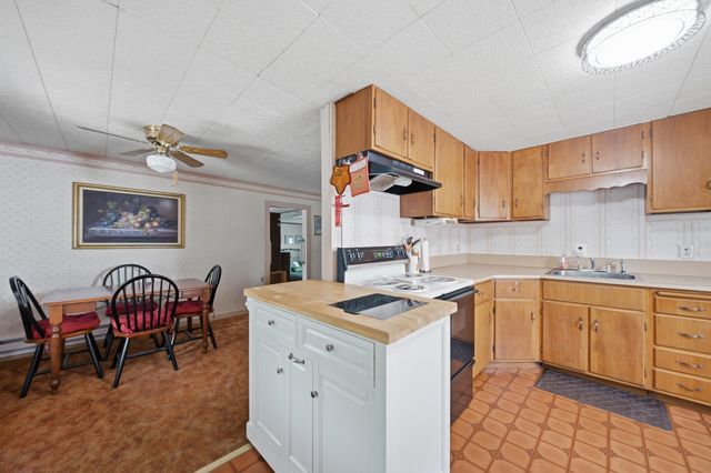 28 New Dunstable Road, Nashua, NH 03060