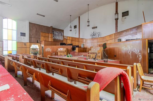 1042 E Warren Avenue, Detroit, MI 48207