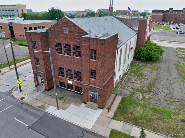 1042 E Warren Avenue, Detroit, MI 48207