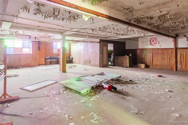 1042 E Warren Avenue, Detroit, MI 48207