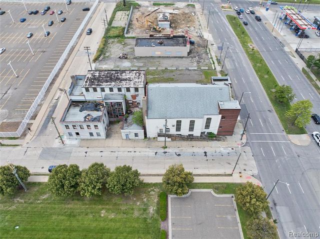 1042 E Warren Avenue, Detroit, MI 48207