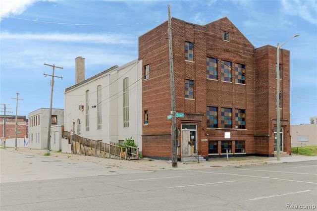 1042 E Warren Avenue, Detroit, MI 48207