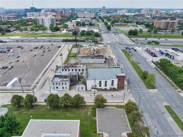 1042 E Warren Avenue, Detroit, MI 48207