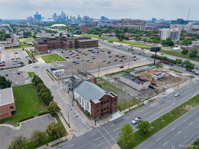 1042 E Warren Avenue, Detroit, MI 48207