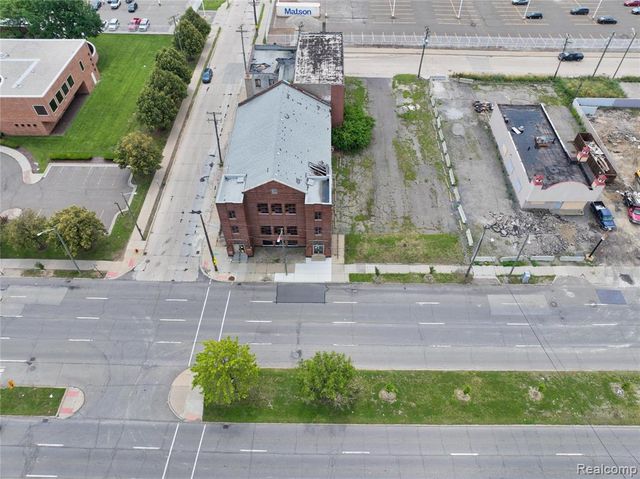 1042 E Warren Avenue, Detroit, MI 48207