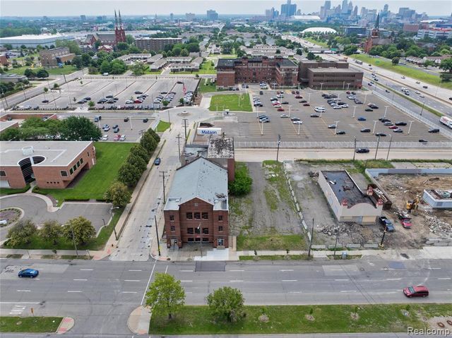 1042 E Warren Avenue, Detroit, MI 48207
