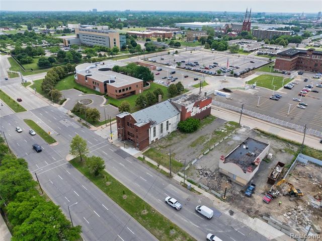 1042 E Warren Avenue, Detroit, MI 48207