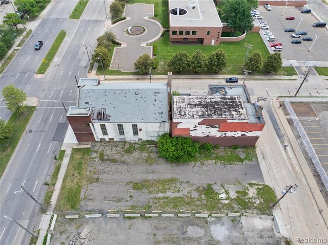 1042 E Warren Avenue, Detroit, MI 48207