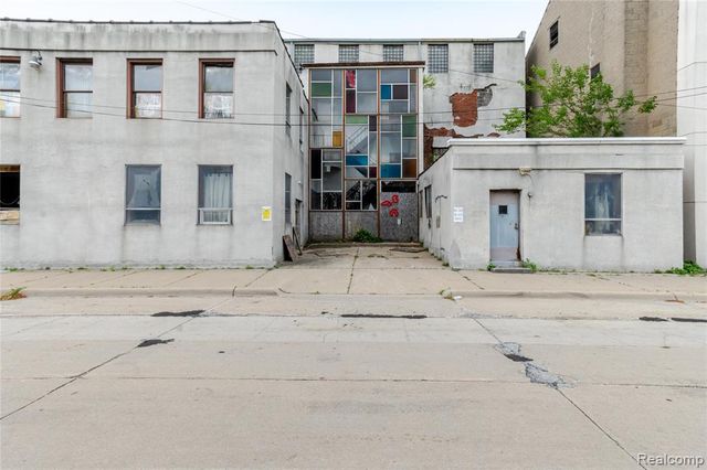 1042 E Warren Avenue, Detroit, MI 48207