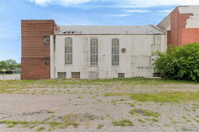 1042 E Warren Avenue, Detroit, MI 48207