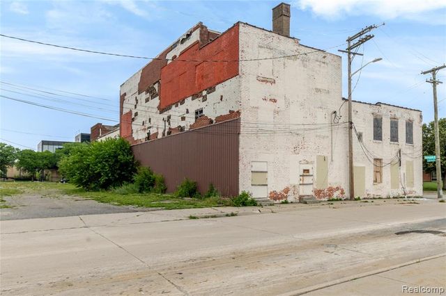 1042 E Warren Avenue, Detroit, MI 48207