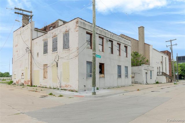 1042 E Warren Avenue, Detroit, MI 48207