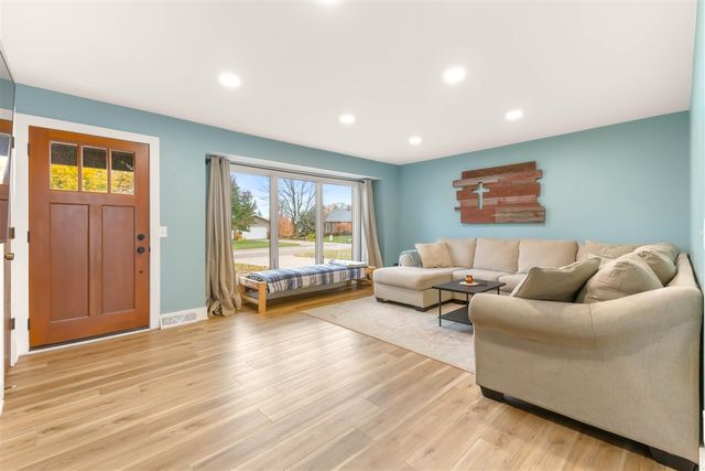 2754 Fairbrook Drive, Jenison, MI 49428