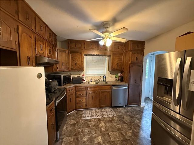 1922 Main Street, Lexington, MO 64067