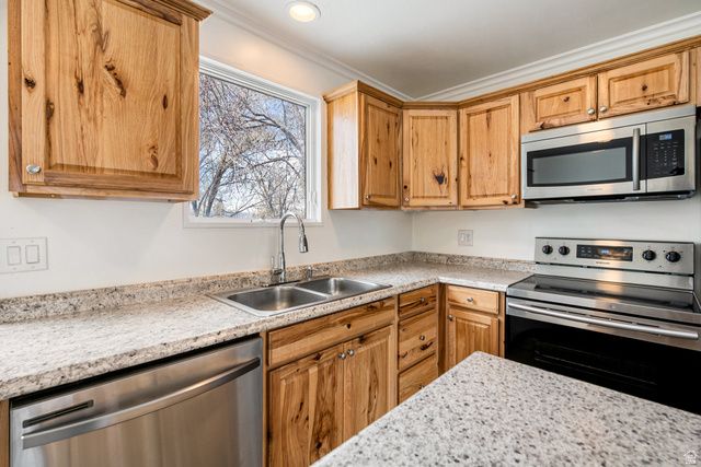 9822 S DARIN DR, Sandy, UT 84070