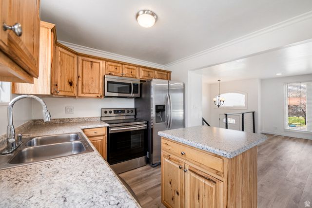 9822 S DARIN DR, Sandy, UT 84070