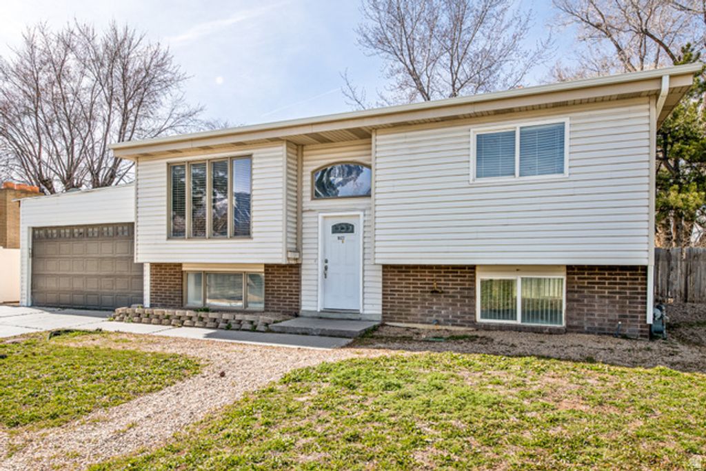 9822 S DARIN DR, Sandy, UT 84070