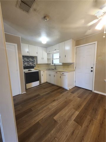 4945 Dodd Dr, Corpus Christi, TX 78415