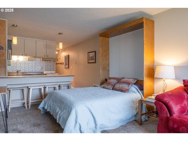 48988 S Hwy 101 130, Neskowin, OR 97149