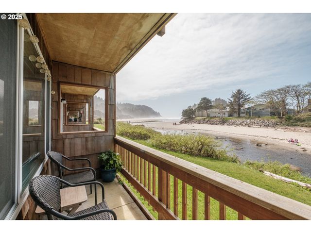 48988 S Hwy 101 130, Neskowin, OR 97149