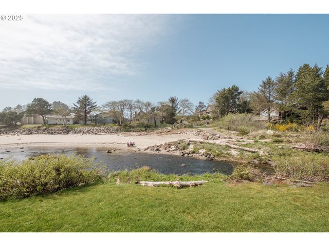 48988 S Hwy 101 130, Neskowin, OR 97149