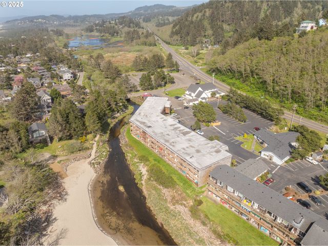 48988 S Hwy 101 130, Neskowin, OR 97149