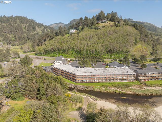 48988 S Hwy 101 130, Neskowin, OR 97149