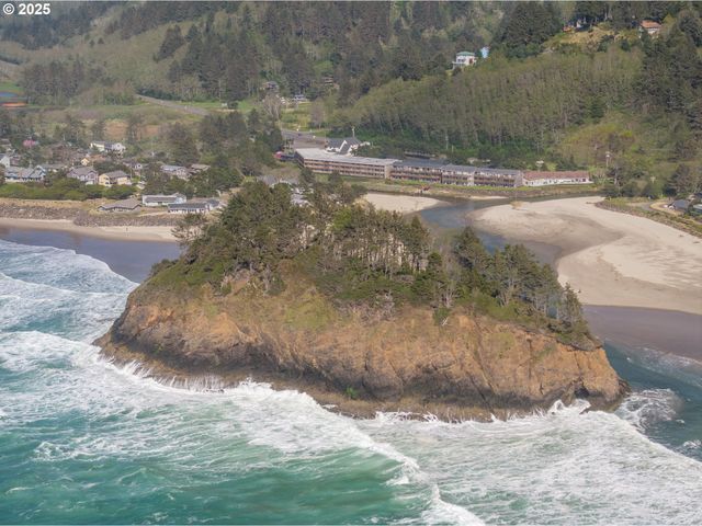 48988 S Hwy 101 130, Neskowin, OR 97149
