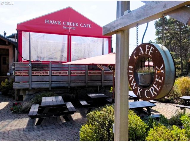 48988 S Hwy 101 130, Neskowin, OR 97149