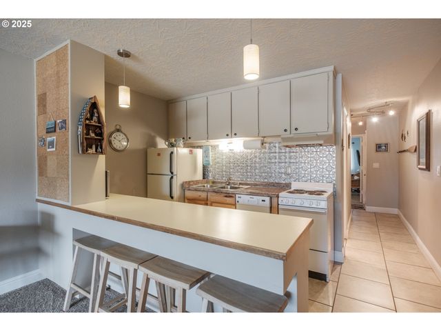 48988 S Hwy 101 130, Neskowin, OR 97149