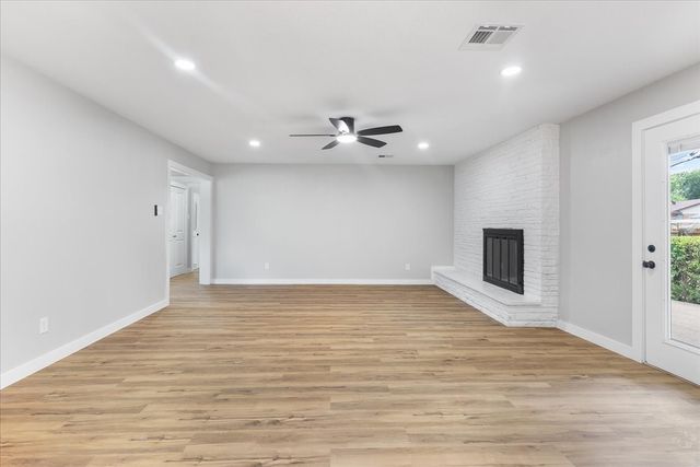 706 W Five Mile Parkway, Dallas, TX 75224