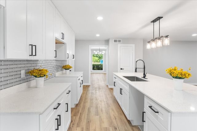 706 W Five Mile Parkway, Dallas, TX 75224