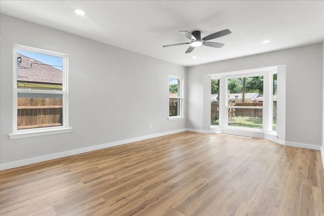 706 W Five Mile Parkway, Dallas, TX 75224