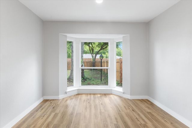 706 W Five Mile Parkway, Dallas, TX 75224