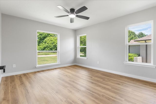 706 W Five Mile Parkway, Dallas, TX 75224