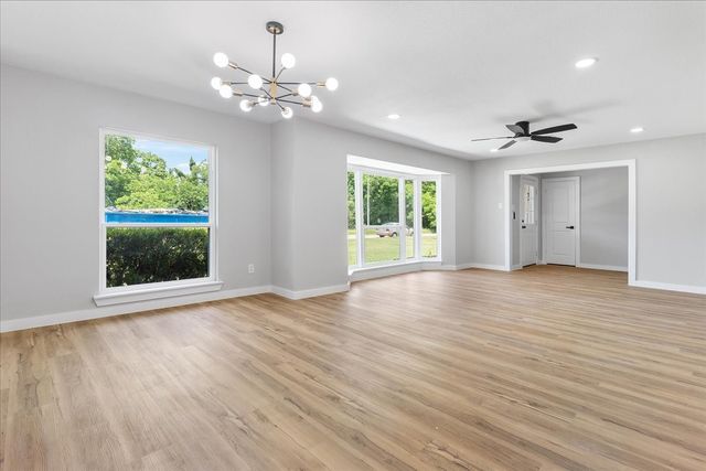 706 W Five Mile Parkway, Dallas, TX 75224