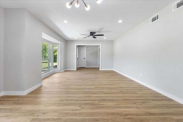 706 W Five Mile Parkway, Dallas, TX 75224