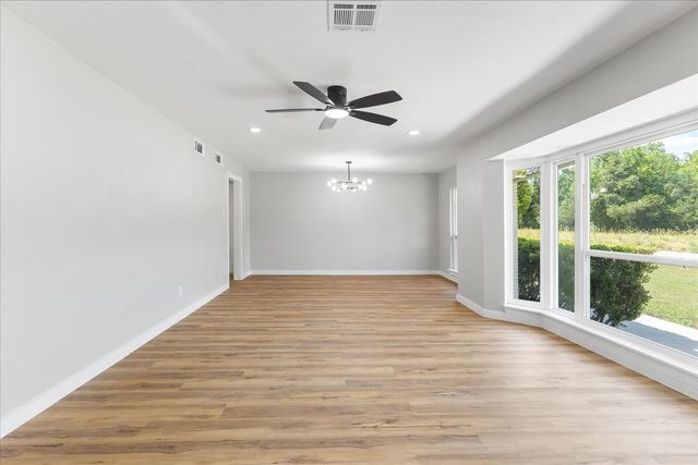 706 W Five Mile Parkway, Dallas, TX 75224