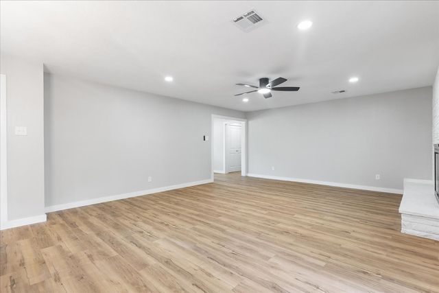 706 W Five Mile Parkway, Dallas, TX 75224