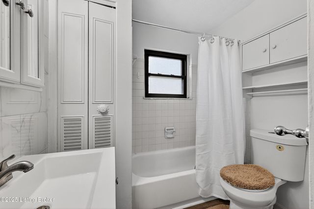 7019 Ashby Ln Ln, Louisville, KY 40272