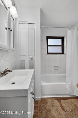 7019 Ashby Ln Ln, Louisville, KY 40272