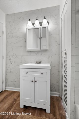 7019 Ashby Ln Ln, Louisville, KY 40272