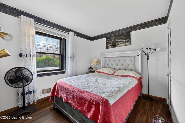 7019 Ashby Ln Ln, Louisville, KY 40272