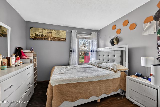 7019 Ashby Ln Ln, Louisville, KY 40272