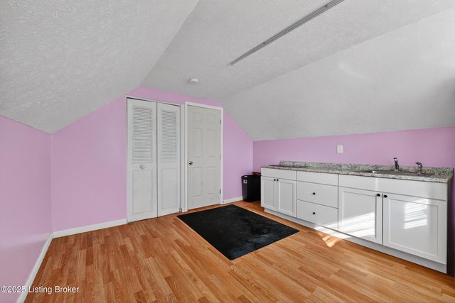 7019 Ashby Ln Ln, Louisville, KY 40272