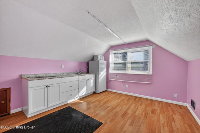 7019 Ashby Ln Ln, Louisville, KY 40272