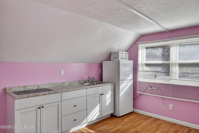 7019 Ashby Ln Ln, Louisville, KY 40272