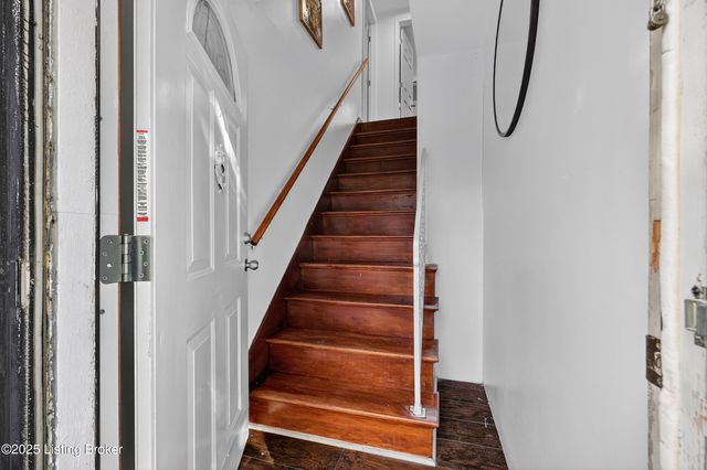 7019 Ashby Ln Ln, Louisville, KY 40272