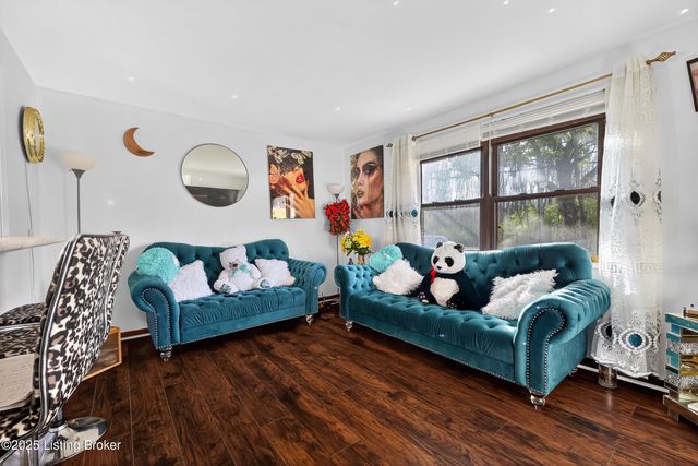 7019 Ashby Ln Ln, Louisville, KY 40272